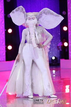 AngeleAnangWhiteElephantLook