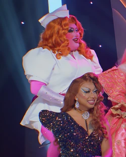 MissVallartaReunionLook
