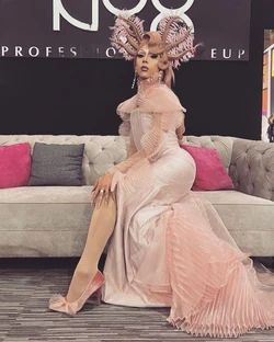 GrethaWhiteAxolotlLook