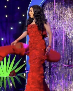 IvizaLiozaPageantLook3