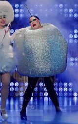 Paola & Chiara: Un Rusical Da Favola Non Autorizzato Look – Lady Glitter Ball
