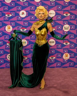 ElektraVandergeldLMD4PurpleCarpet
