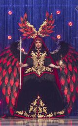 Successor Crowning Look