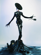 Unaired Reine du bal Look