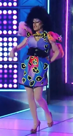 AmandaToriMeatingSignificantMotherLook1