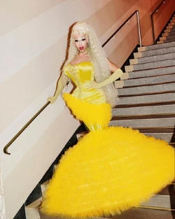 TessaTesticlePremiereLook