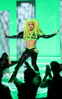 LadyCamdenCatwalkLook