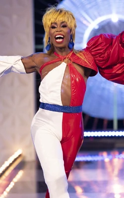 MoHeartUKvsTW1LondonLook