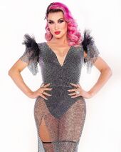 Episode 9 Look