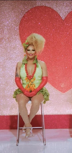 RoxxxyAndrewsAS9SnatchGameLook