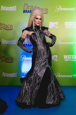 BetinaPolaroidFinaleWatchPartyLook