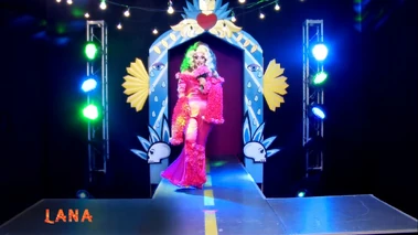 Look de 'La Más Thalia' – "Saliva"