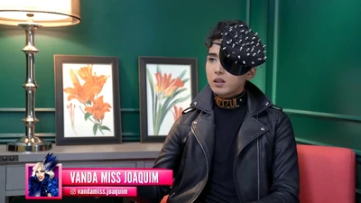 VandaMissJoaquimConfessionalLook