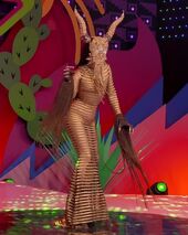 C-PherHornedLook1.jpg (213 kB) Look de 'La Más Cachuda'