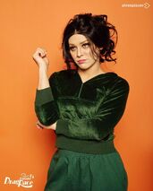 "Aquí No Hay Quien Diva" Challenge Look - Helen