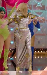Paola & Chiara: Un Rusical Da Favola Non Autorizzato Look 2 – Chiara Iezzi