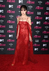 WillowPillS15FinalePartyLook.jpeg (2,2 MB) Look de la final en vivo