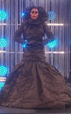 LaPetiteNoirePlotTwistLook