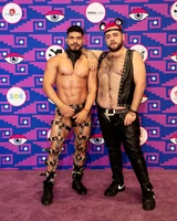 Alfombra Morada Looks – Tóxico & VenenOso