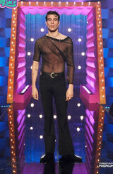 JavierCalvoE6S2Look.jpg (116 kB) Look del episodio 6