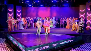 Todas las audicionadas, junto con  y 