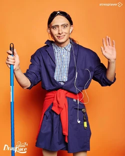 LaNiñaDelantroActingLook