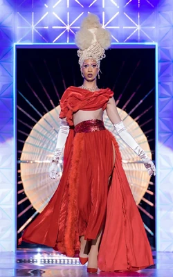 TiaKofiDragsToRichesLook