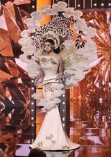 Successor Crowning Look