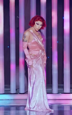 EvaLeQueenQueenOfMysteryLook