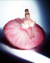 Look no emitido de 'Having It Large'