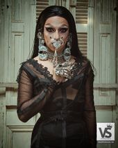 CPherS3Host.jpg (125 kB) Look de la promo