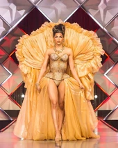 Look de 'Crown Me'