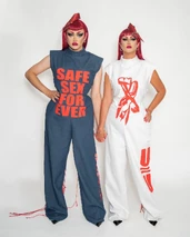 Look no emitido de 'Portrait de famille' − con su madre