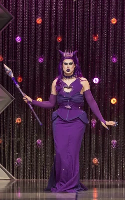 SisiSuperstarGemstonesLook