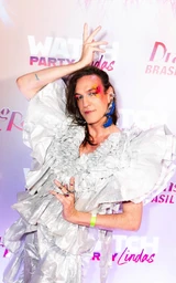 Look de estreno del Meet The Queens