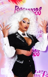 Look del estreno del Meet The Queens