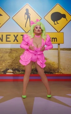 MollyEntranceLook