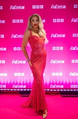 TomaraThomasFinalePartyLook.jpg (111 kB) Look de la final en vivo