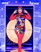 Look de 'AbFab: Night of a Thousand Sweetie Darlings'