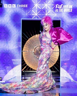 HannahCondaUKvsTW2FinaleLook