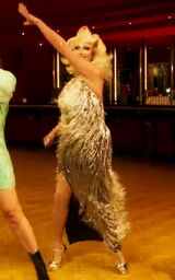 VanessaVanCartierVierenLook1.jpg (189 KB) "Vieren" Music Video Look