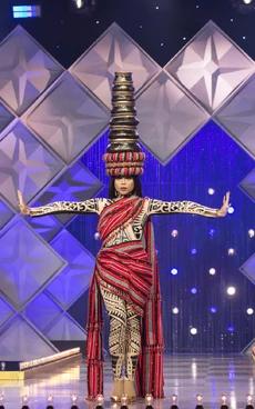 StephaniePrinceCAvsTWQueenOfTheWorldLook