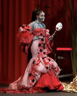 AviescWhoCrowningLook