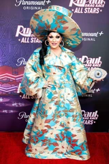 MrsKashaDavisAS8PremiereLook.jpg (496 KB) Premiere Look