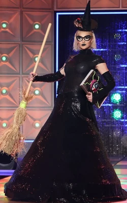 KylieDragTotsLook