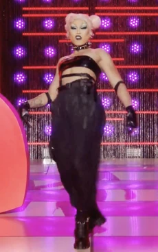 AuraMayariTalentShowLook