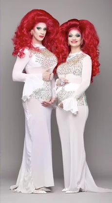 Divina&DelishaDeCampo