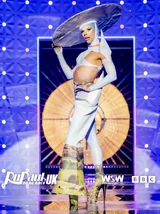 Look de 'Queen of Your Hometown' – Surrey Hills