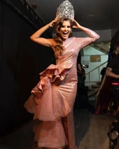 Episode 9 Coronación Look