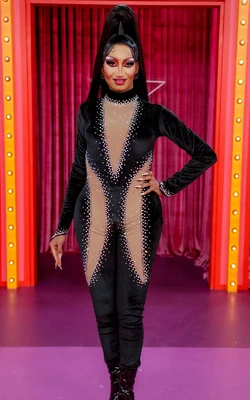 AngeriaParisVanMichealsLipSyncSmackdownLook